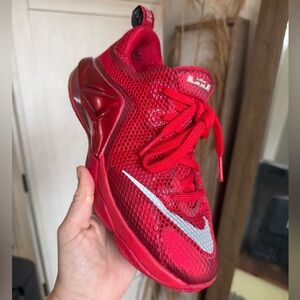 Nike LeBron 12 Low – Youth Size 5 - university red
